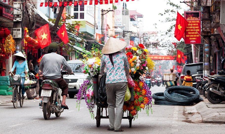 Life of vietnamese vendor in HANOI VIETNAM shutterstock 132573962 npanorama